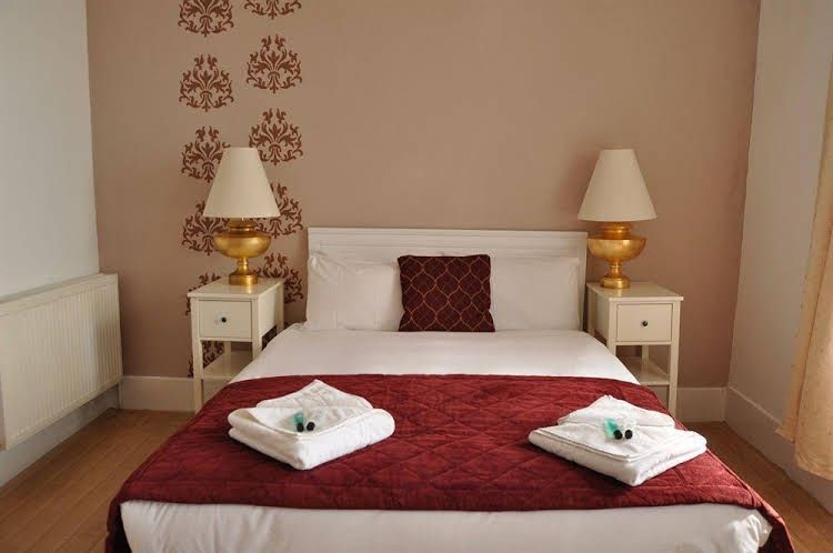 OYO The Strand Hotel3