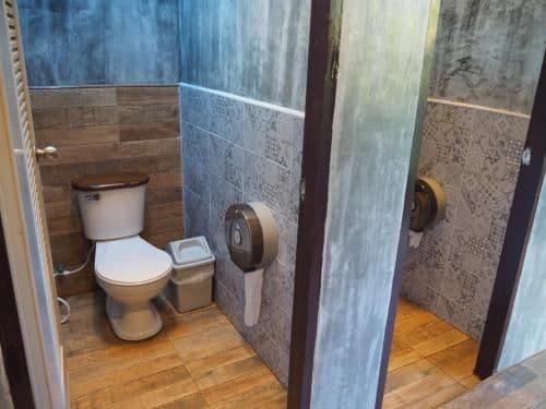 Cottage with Shared Bathroom