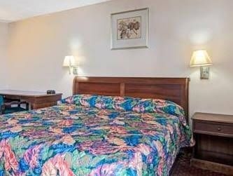 Knights Inn0