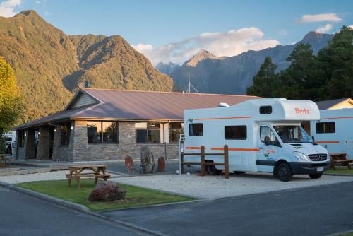 ฟ๊อกซ์ กลาเซีย ท้อป เทน ฮอลิเดย์ พาร์ค (Fox Glacier TOP 10 Holiday Park)0