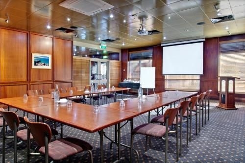 Tonsley Hotel1