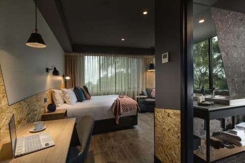 Deluxe King Room with Bath