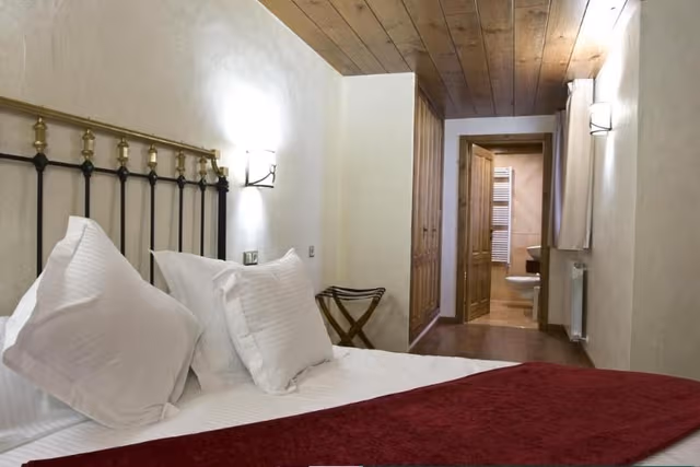 APARTMENT CAPACITY 8 THREE BEDROOMS