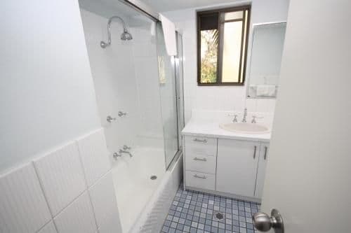 Budget Two-Bedroom Villa Walk Up - Not Waterfront