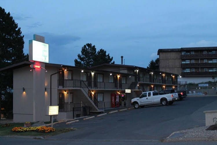 Columbia Motor Inn1