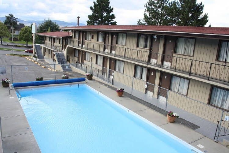 Columbia Motor Inn4