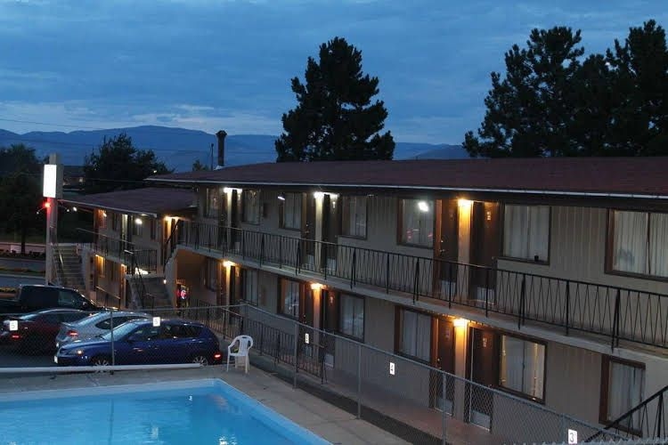 Columbia Motor Inn0