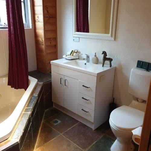 Queen Room with Spa Bath