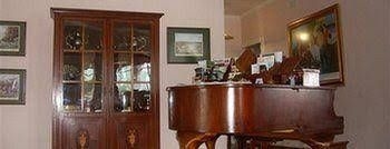 Sherwood's Country House2