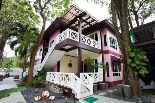 แซนดี้ เฮาส์ (Sandy House)1