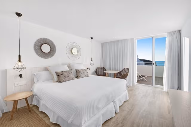JUNIOR SUITE DELUXE WITH JACUZZI
