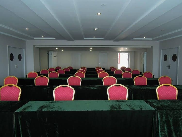 Airport Hotel0