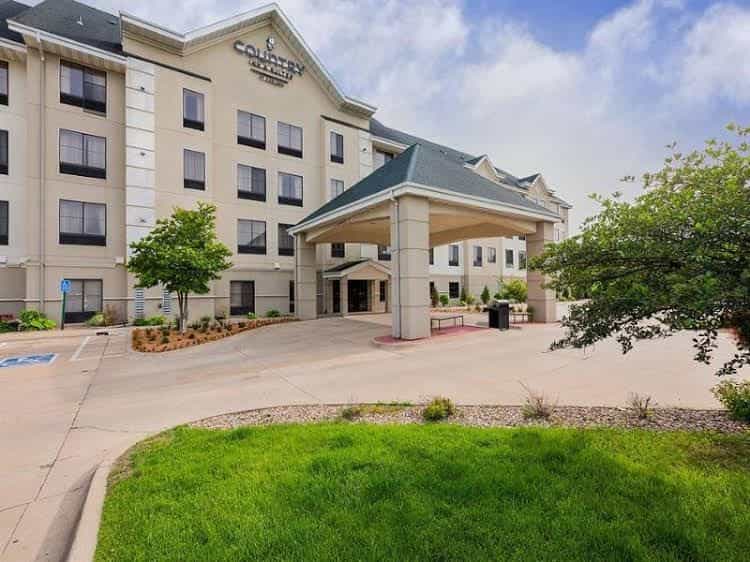 Country Inn & Suites Cedar Rapids North