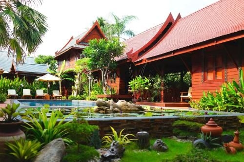 เรือนกนกไทยเฮาส์ รีสอร์ท (Ruenkanok Thaihouse Resort)0