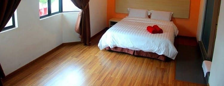 Hotel 906 Airport4