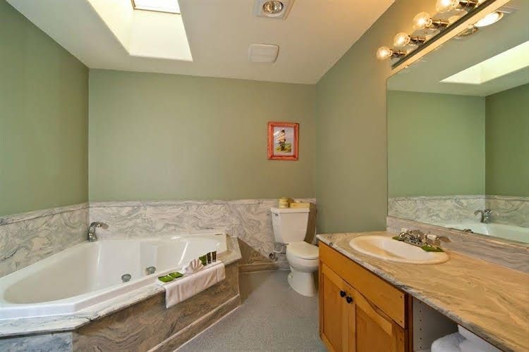 Blue Gull Inn0