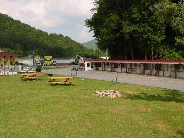 A Holiday Motel - Maggie Valley A Holiday Motel - Maggie Valley