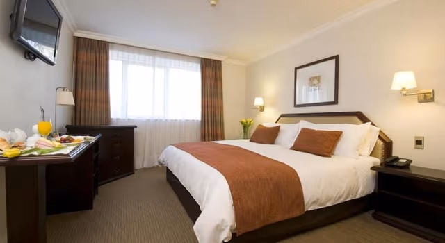 DOUBLE WITH DOUBLE BED