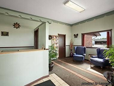 Royal Inn & Suites0