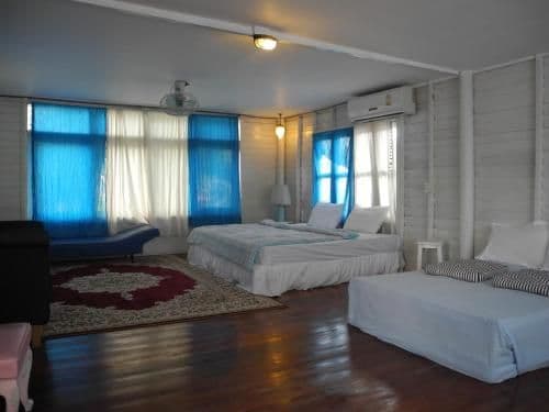 Deluxe Family Room