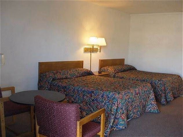 Red Carpet Inn Battleboro0