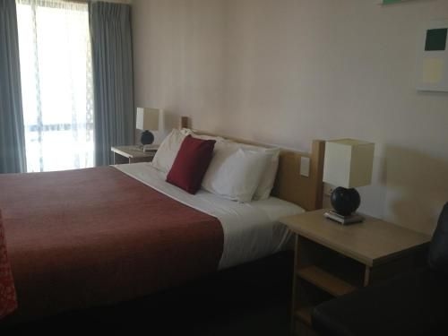 โรส การ์เด้น โมเทล (Rose Garden Motel)4
