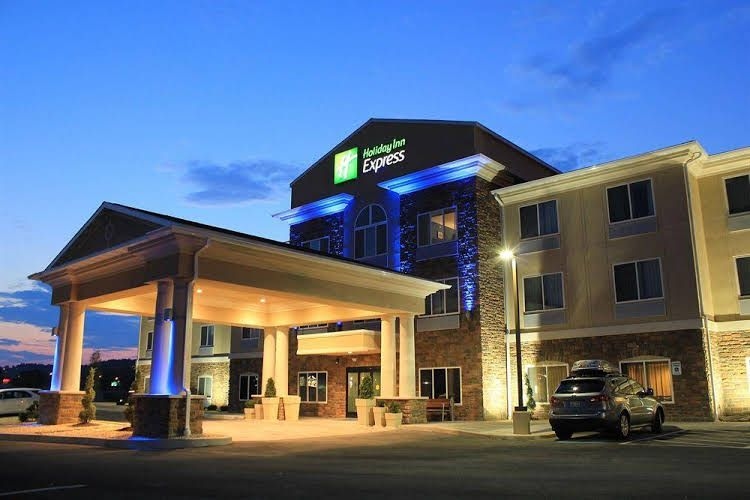 Holiday Inn Express & Suites Belle Vernon0