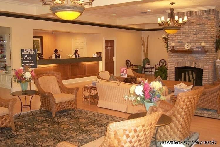 Richmond Suites Hotel2