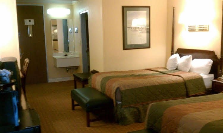 Richmond Suites Hotel4