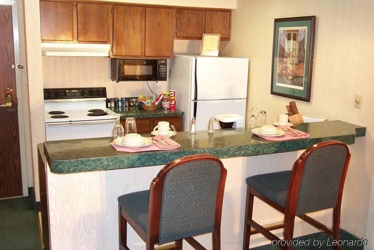 Richmond Suites Hotel1