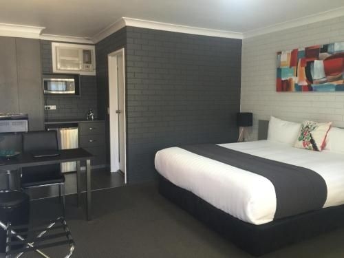 Blue Violet Motor Inn0