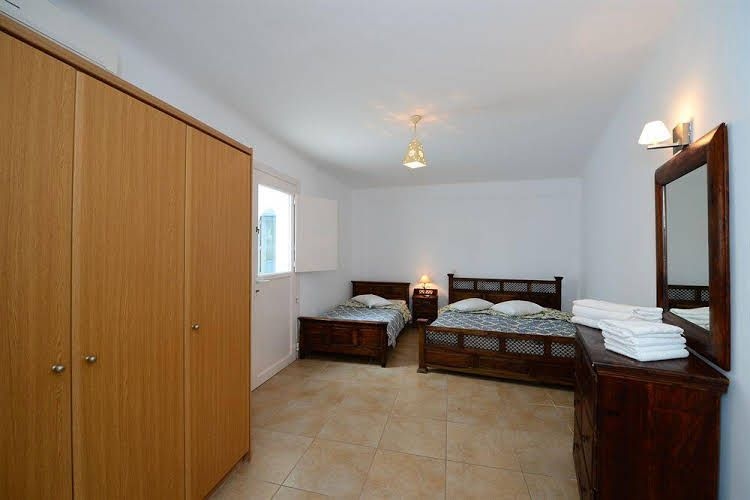 Paradise Beach Rooms & Apartments2