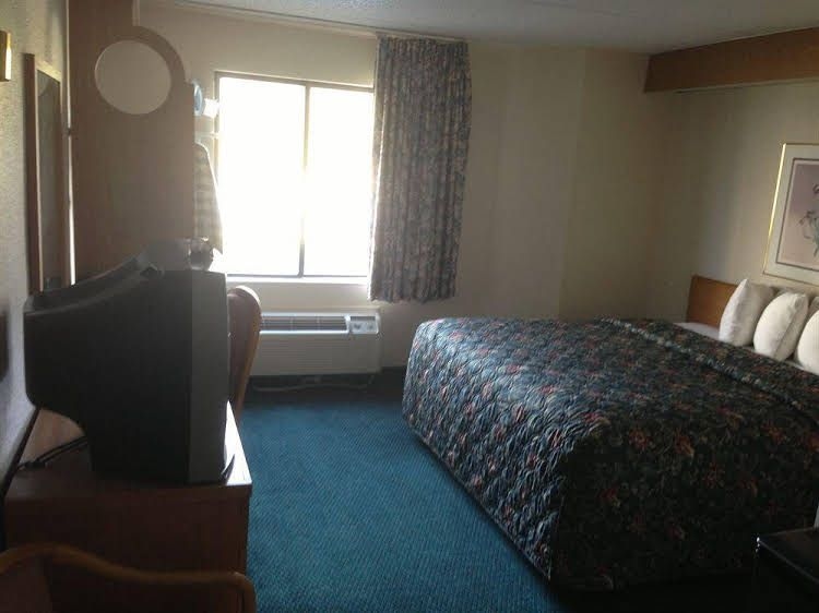Economy Inn Brunswick4