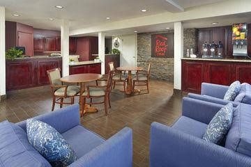 Red Roof Inn Tulare1