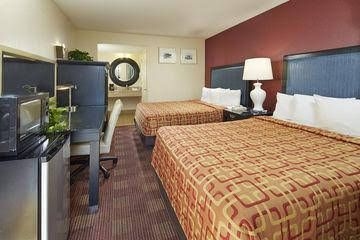 Red Roof Inn Tulare0