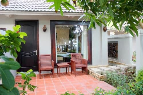 Bungalow with Garden View