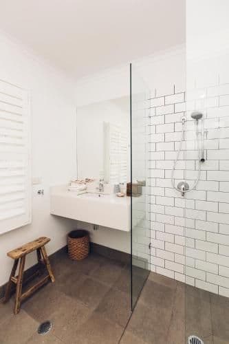 Queen Room with En Suite Bathroom