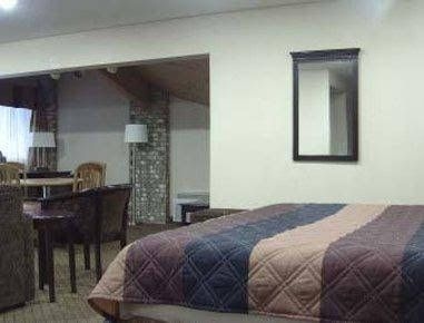 Days Inn and Suites Upper Sandusky0