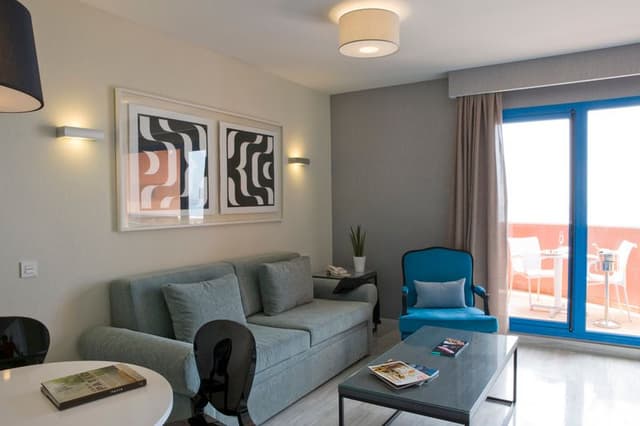SUITE TWO BEDROOMS