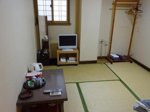 Japanese-Style Single Room with Shared Bathroom