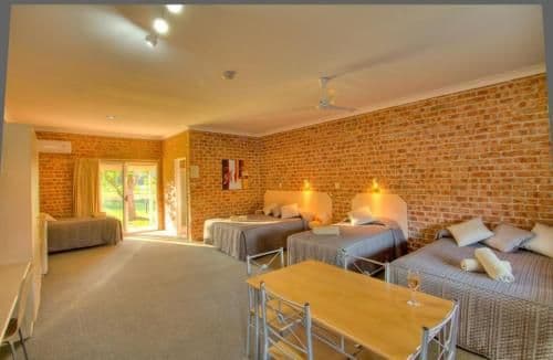 Large Family Room (5 Adults)