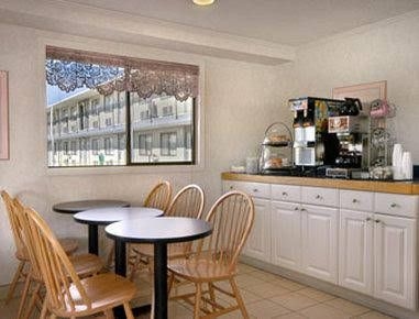 Super 8 Motel2