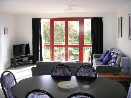 Les Troupes Apartments2