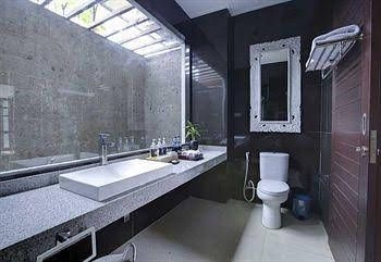 ไวท์ โลตัส วิลลา ซะมินญะก์ (White Lotus Villas Seminyak)2