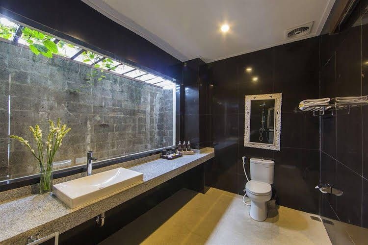 ไวท์ โลตัส วิลลา ซะมินญะก์ (White Lotus Villas Seminyak)1