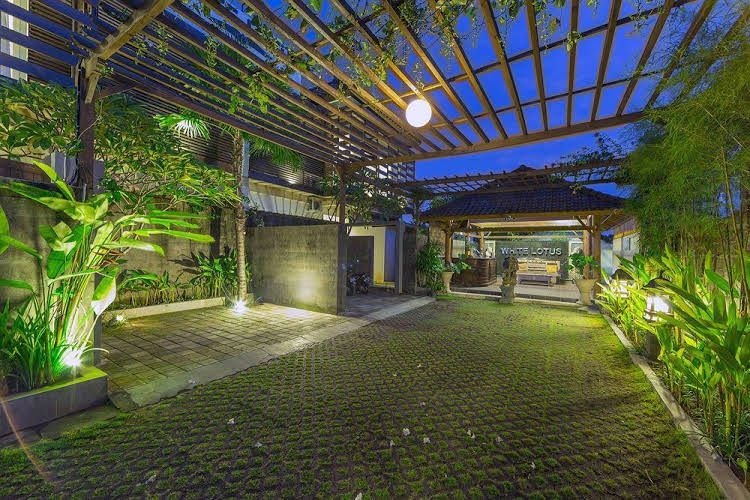ไวท์ โลตัส วิลลา ซะมินญะก์ (White Lotus Villas Seminyak)0