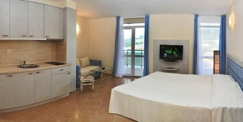 Royal Bay Apartments0