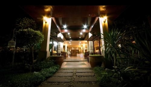 เพชรริมธาร รีสอร์ท (Petch Rim Tan Resort)2