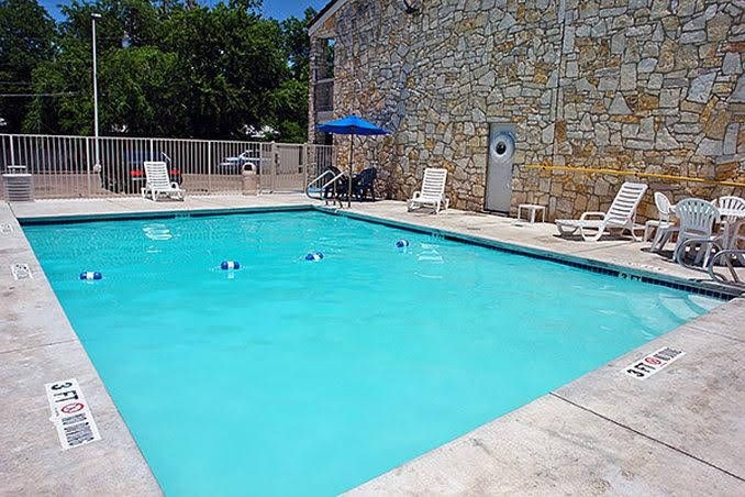 Motel 6 Austin Central - South/University of Texas4