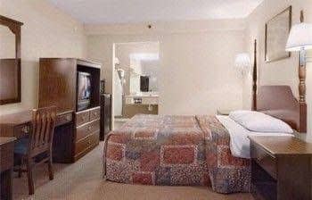 Deerfield Inn & Suites Deerfield Inn & Suites